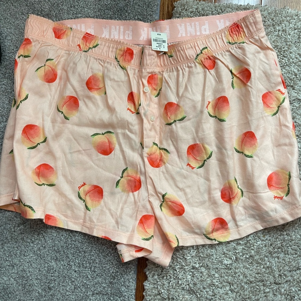 Peach shorts VS pink
